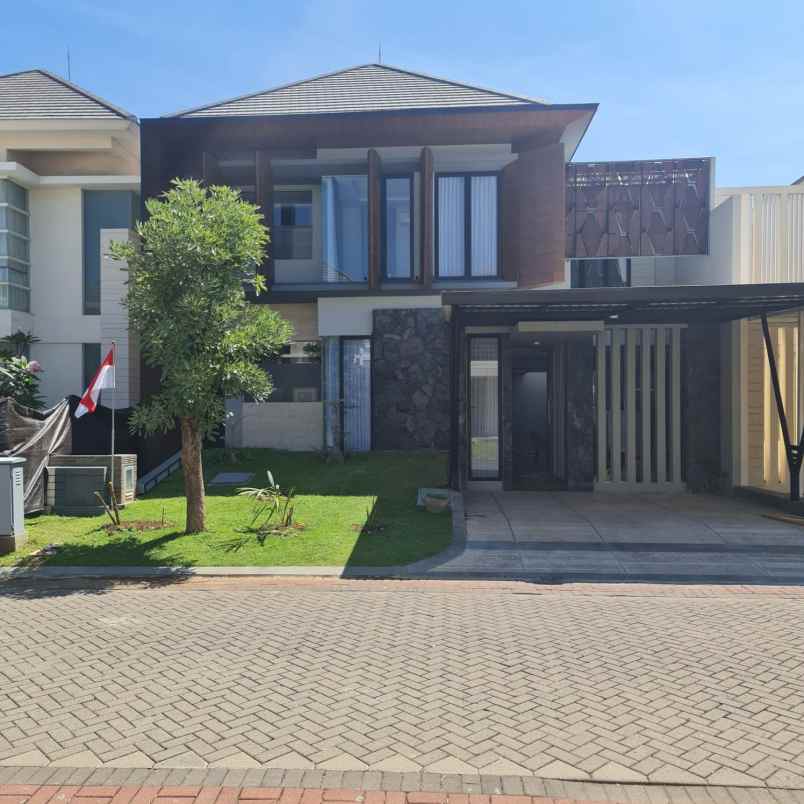 dijual rumah pakuwon city