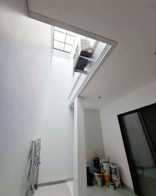 dijual rumah pakuwon city