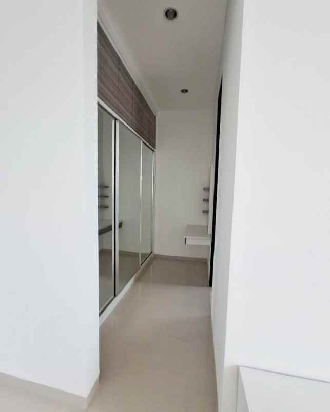 dijual rumah pakuwon city