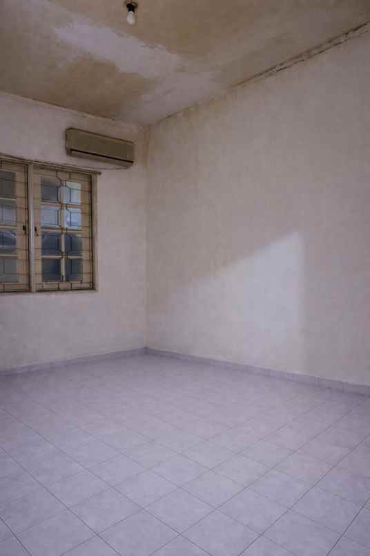 dijual rumah pakuwon indah