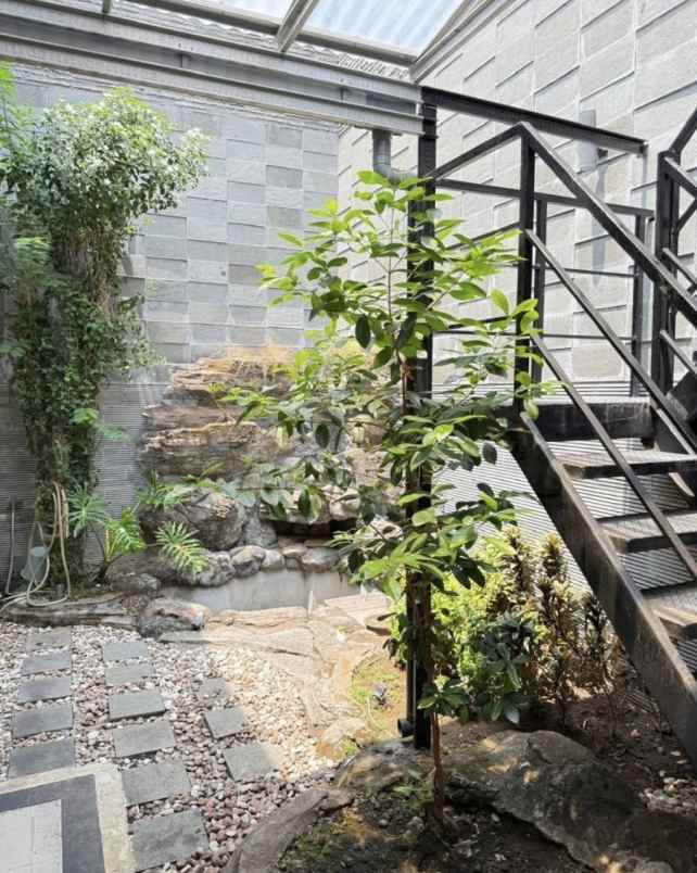 dijual rumah palm beach