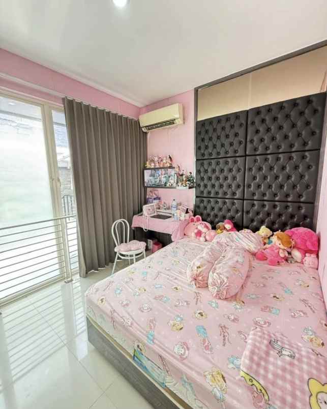 dijual rumah palm beach