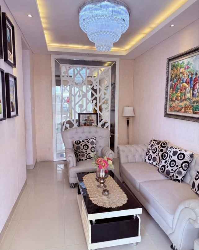 dijual rumah palm beach