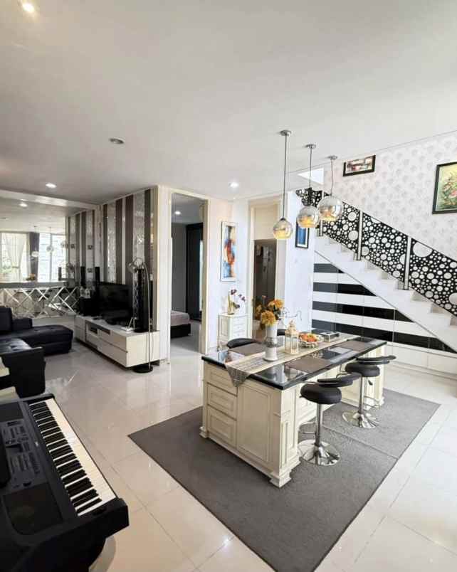 dijual rumah palm beach