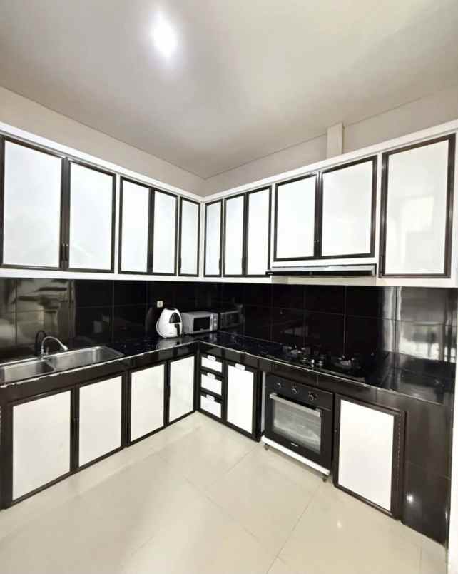 dijual rumah palm beach