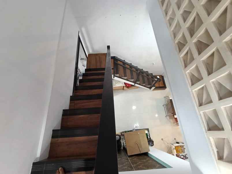 dijual rumah pancoran mas depok