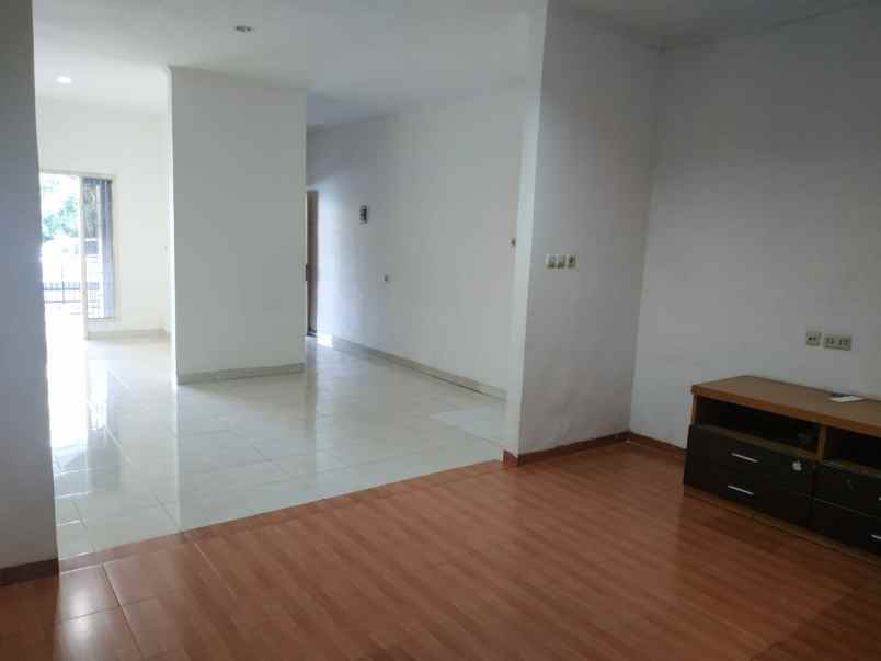 dijual rumah pantai mentari