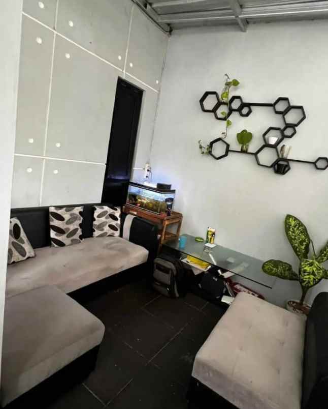 dijual rumah pasar barongan