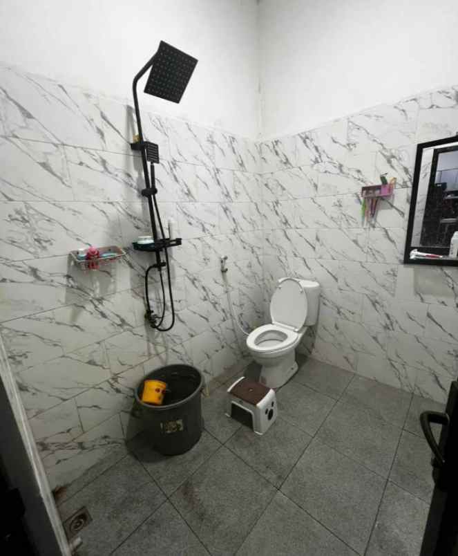 dijual rumah pasar barongan