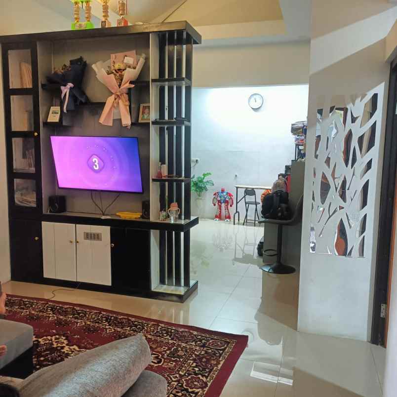 dijual rumah pasar barongan