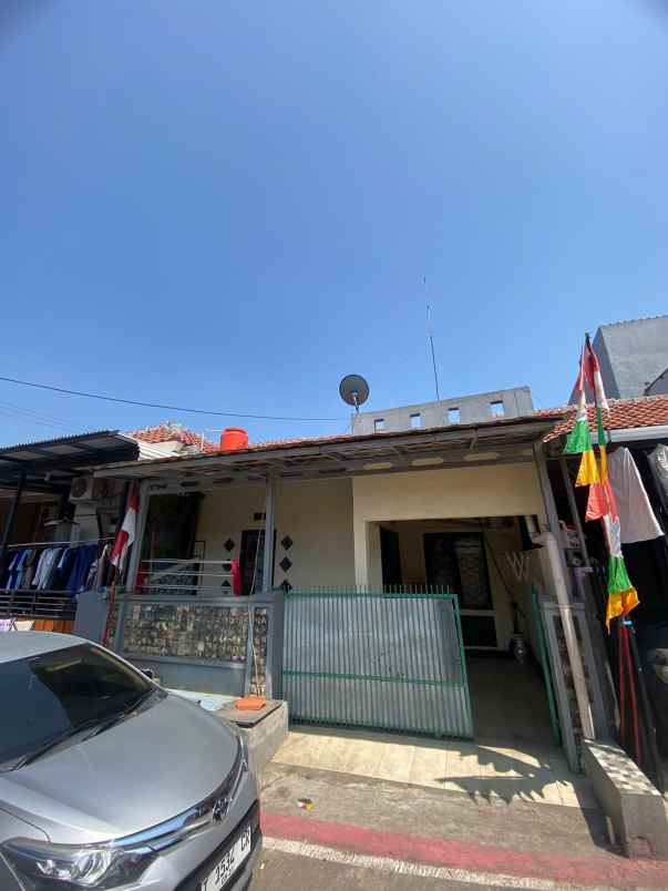 dijual rumah perum bumi inti persada