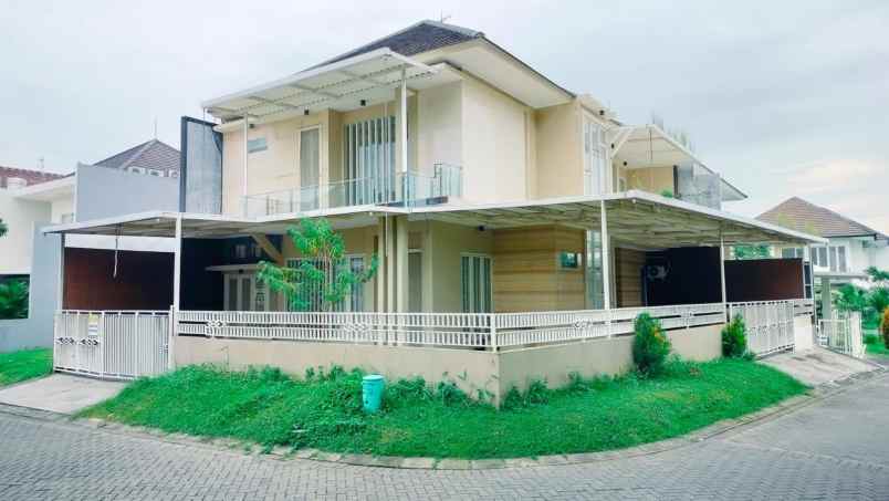 dijual rumah perumahan eastwood