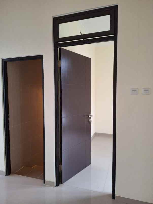 dijual rumah perumahan tasikmadu kota