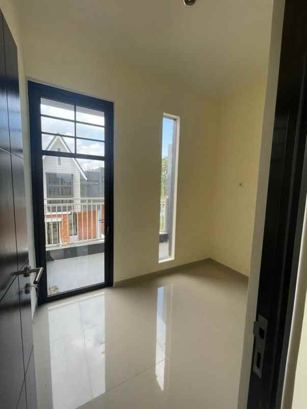 dijual rumah perumahan tasikmadu kota