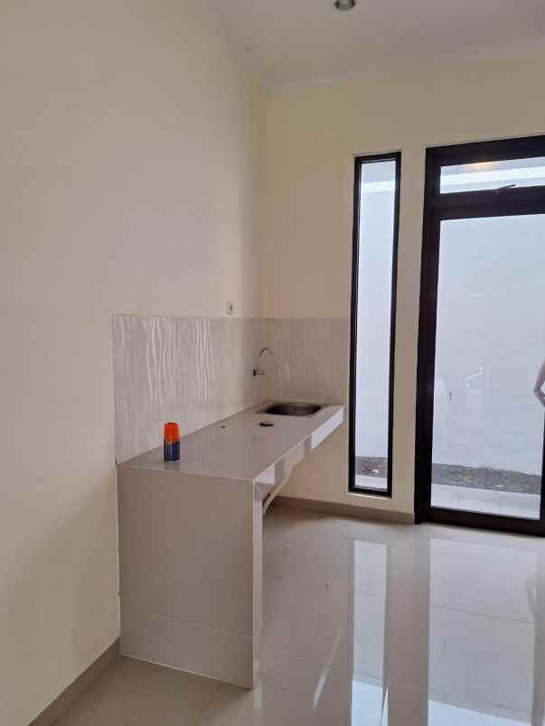 dijual rumah perumahan tasikmadu kota