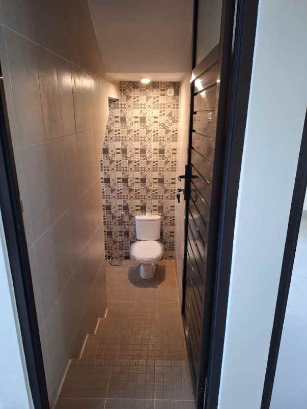 dijual rumah perumahan tasikmadu kota