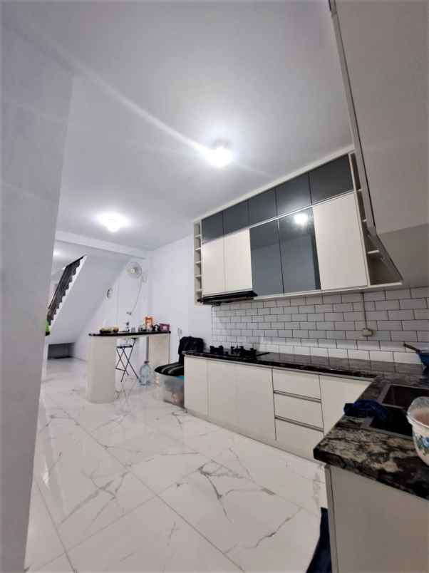 dijual rumah perumahan villa sunter mas