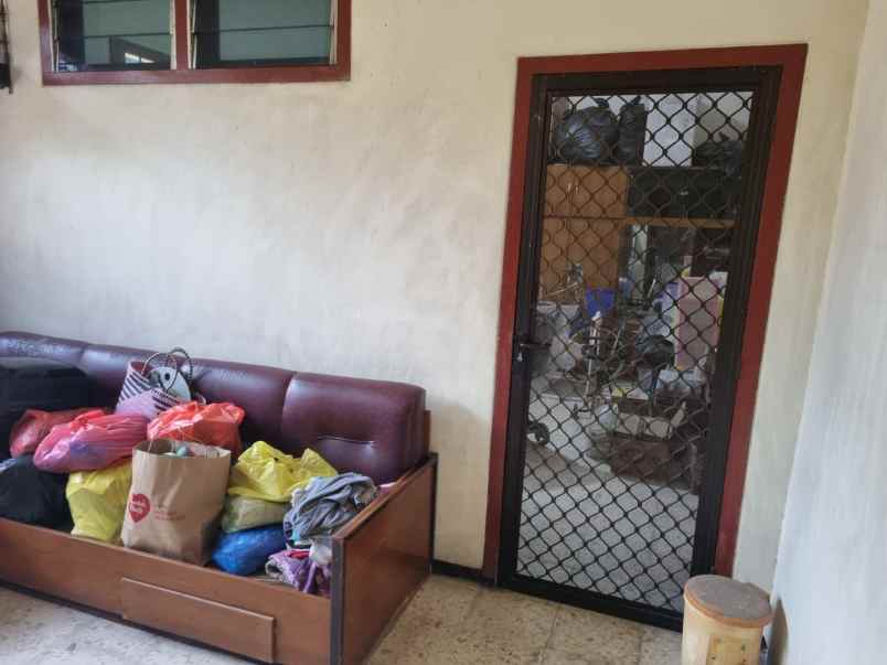 dijual rumah petemon