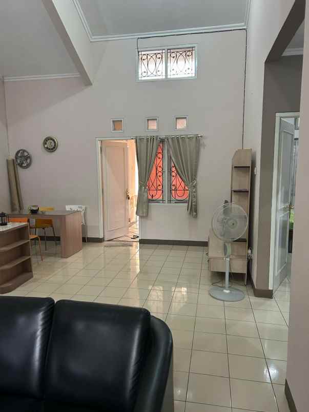 dijual rumah pinus regenci