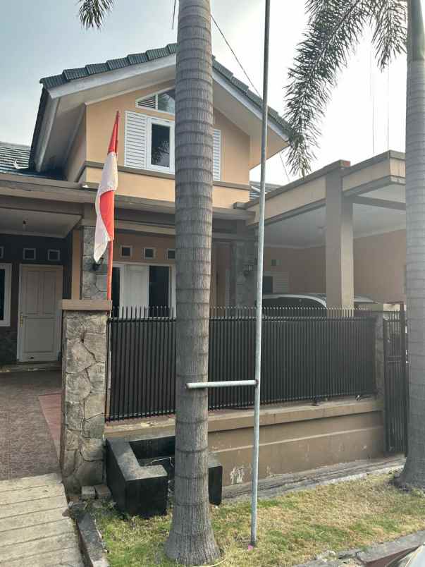 dijual rumah pinus regenci