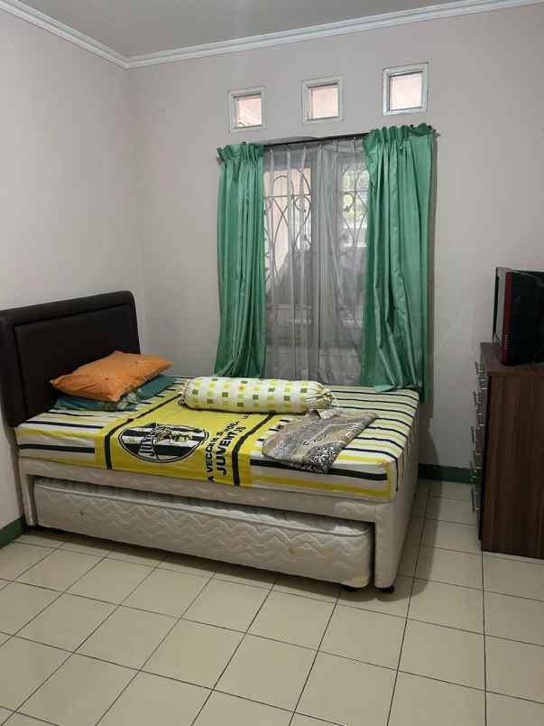 dijual rumah pinus regenci