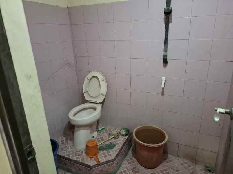 dijual rumah pojok di perumahan pondok gede jember