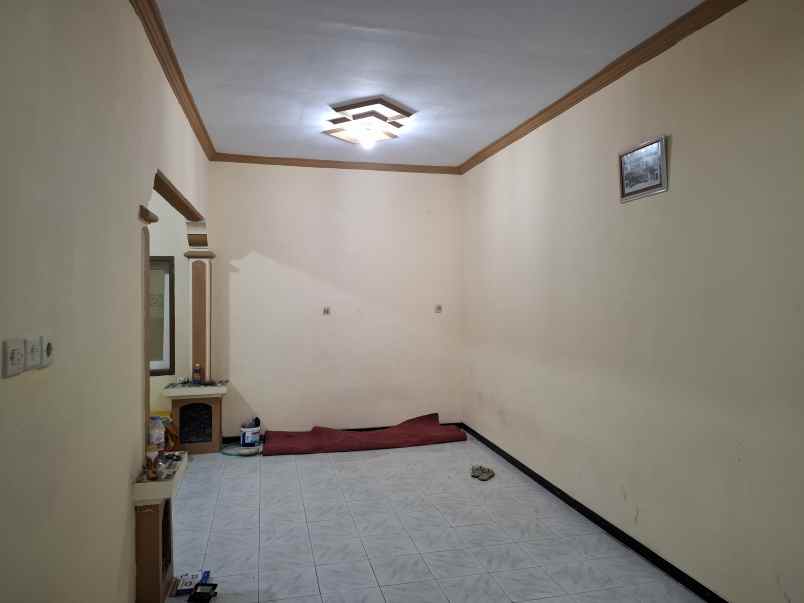 dijual rumah pojok di perumahan pondok gede jember