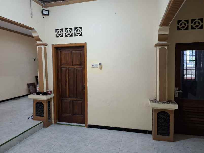 dijual rumah pojok di perumahan pondok gede jember