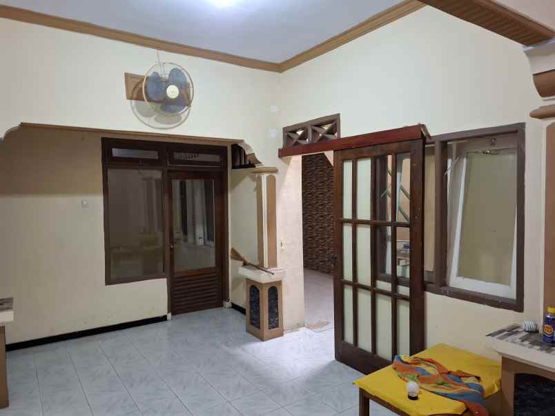 dijual rumah pojok di perumahan pondok gede jember