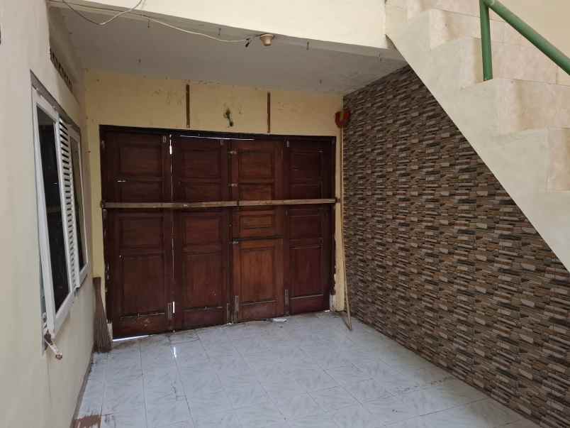 dijual rumah pojok di perumahan pondok gede jember