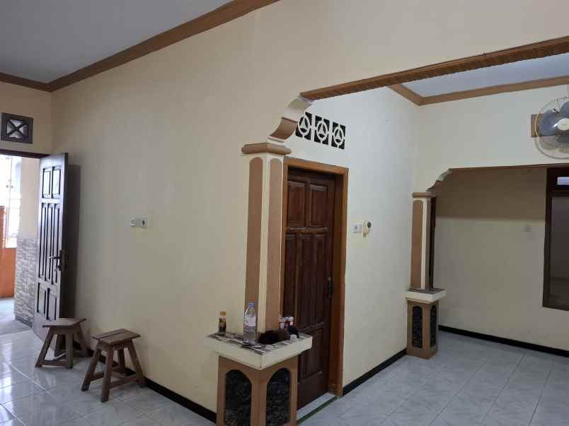 dijual rumah pojok di perumahan pondok gede jember
