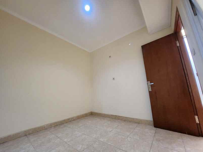 dijual rumah pondok aren