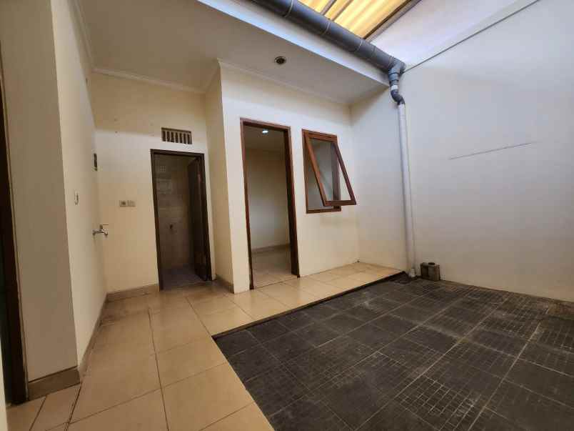 dijual rumah pondok aren