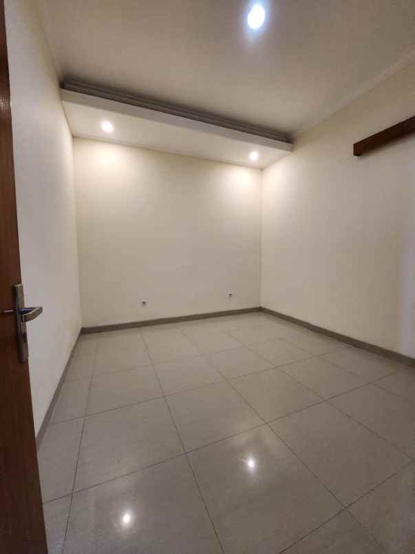 dijual rumah pondok aren