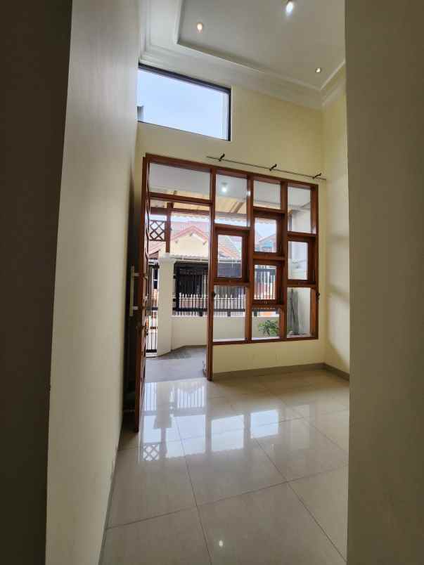 dijual rumah pondok aren