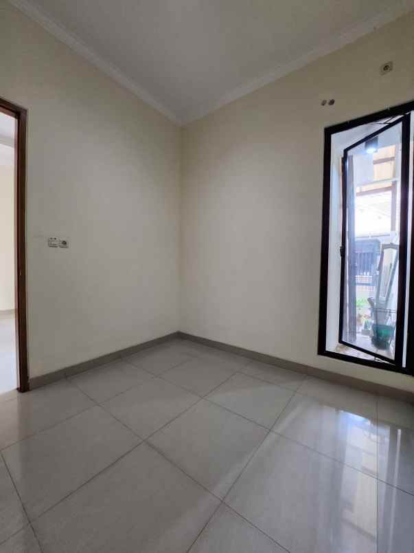 dijual rumah pondok aren