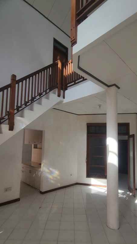 dijual rumah posisi hoel di sawangan depok