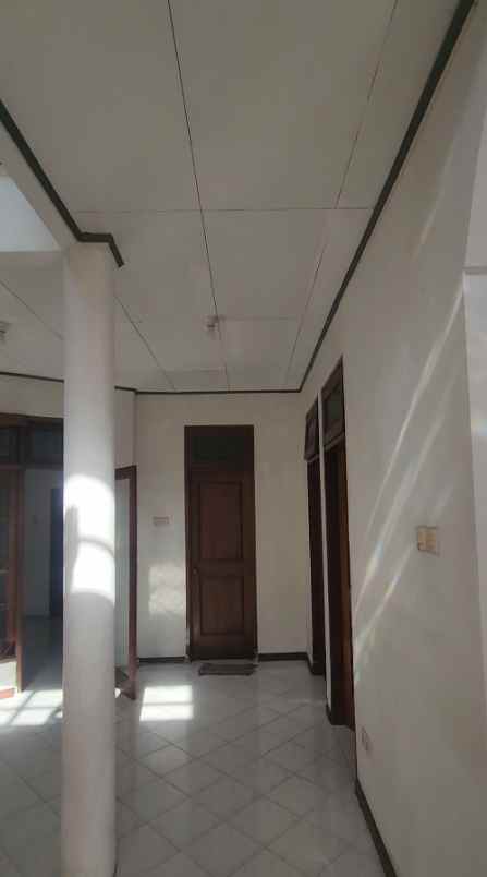 dijual rumah posisi hoel di sawangan depok