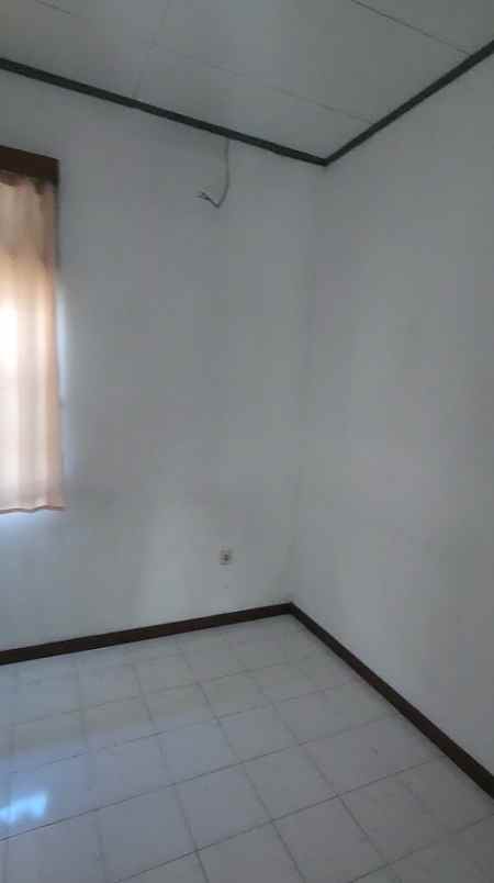 dijual rumah posisi hoel di sawangan depok