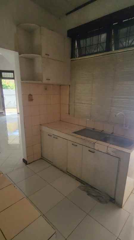 dijual rumah posisi hoel di sawangan depok