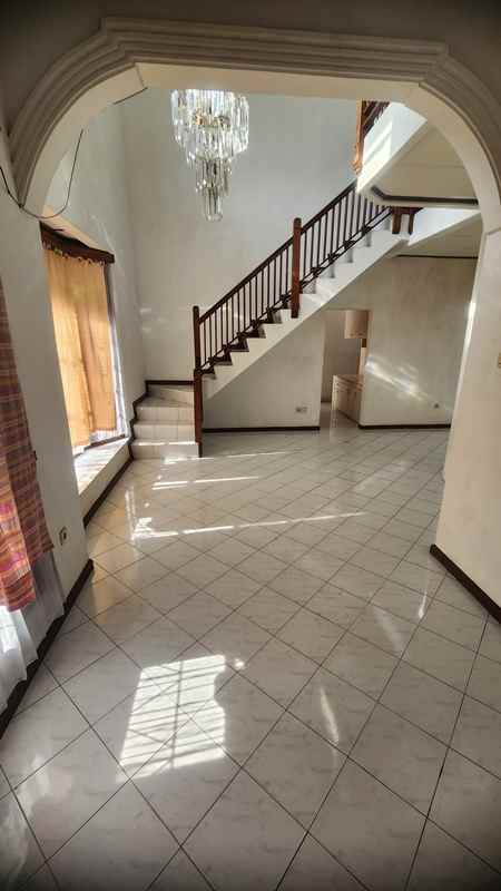 dijual rumah posisi hoel di sawangan depok