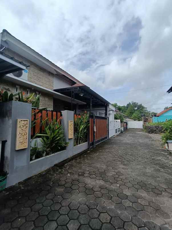 dijual rumah purwomartani