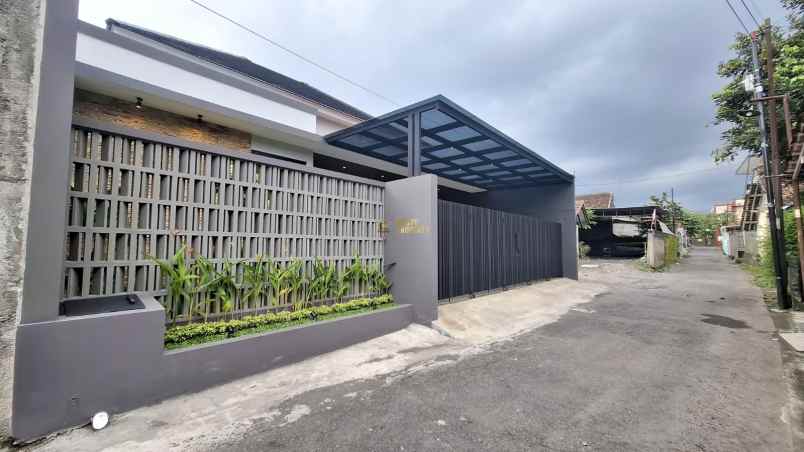 dijual rumah purwomartani kec kalasan