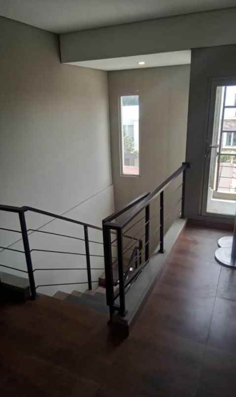 dijual rumah raffless hills cibubur