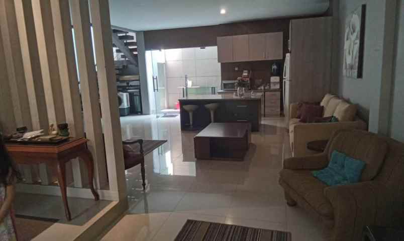 dijual rumah raffless hills cibubur