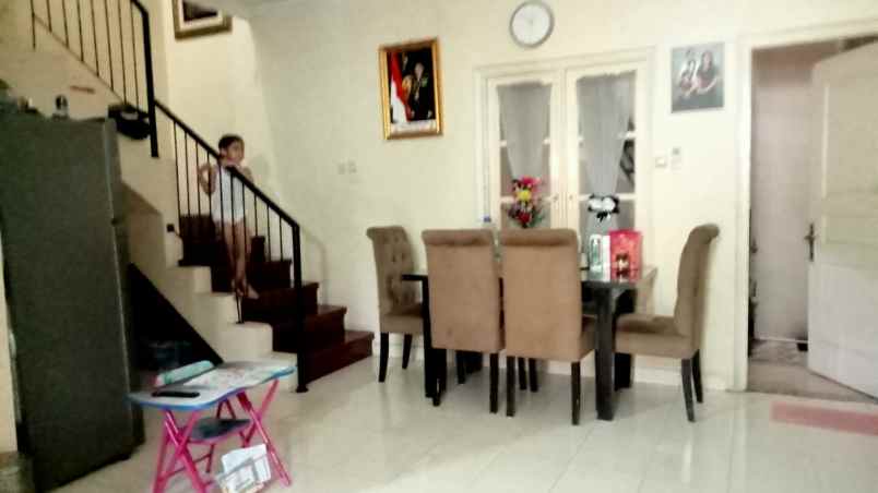 dijual rumah raflles hills