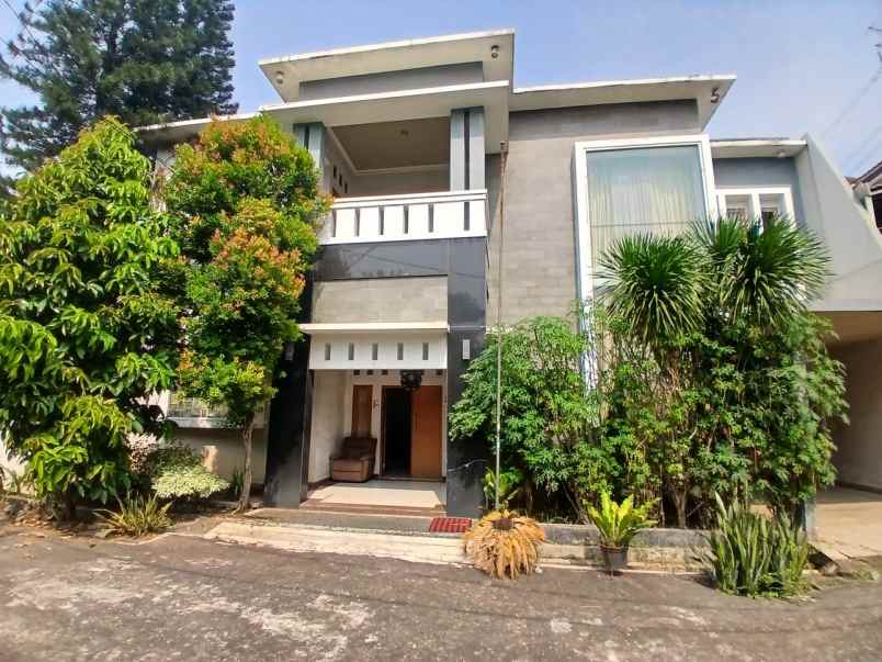 dijual rumah rawalumbu