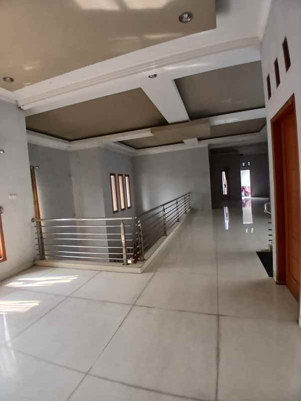dijual rumah rawalumbu