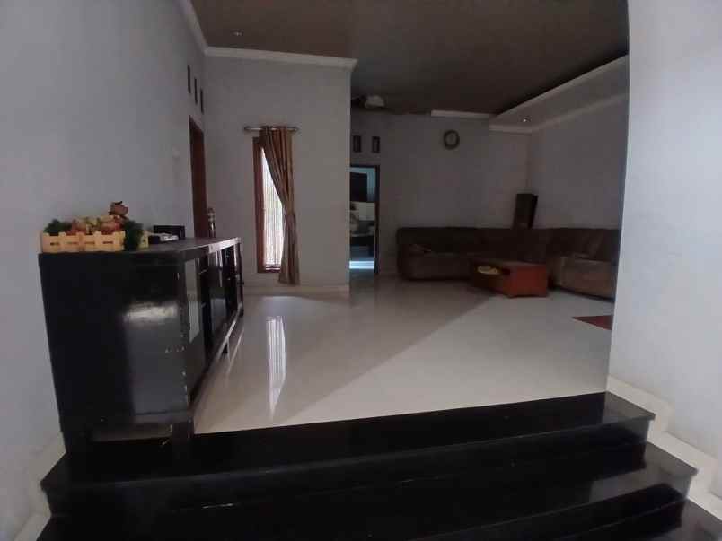 dijual rumah rawalumbu