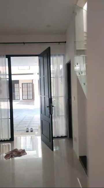 dijual rumah regency one east point b